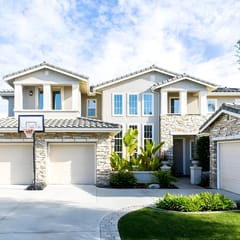 Luxurious Home  w/Hot Tub & Pool + Water Slide